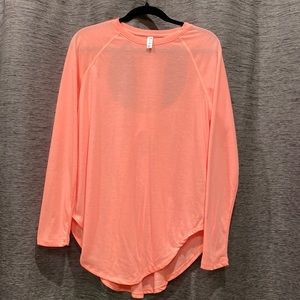 Women’s UnderArmour long sleeve shirt